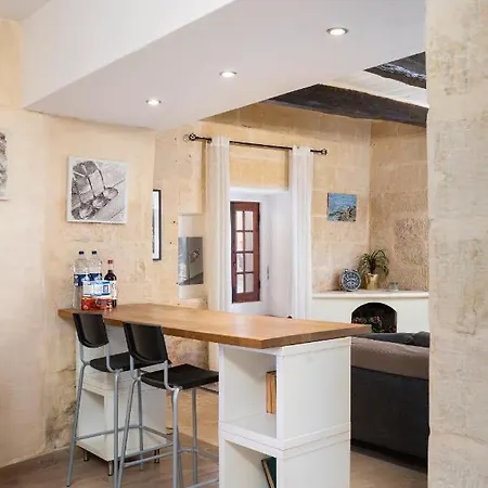 Apartman Lapsi - Traditional Maltese Style Near The Promenade *