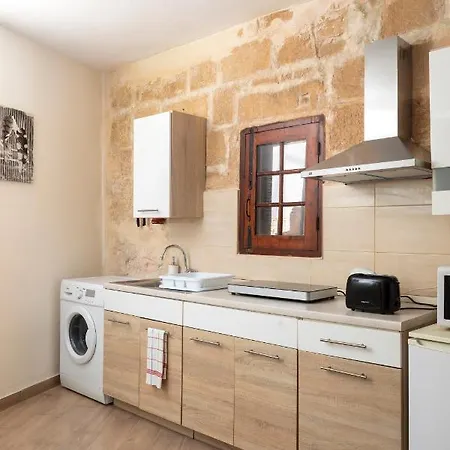 Apartman Lapsi - Traditional Maltese Style Near The Promenade *