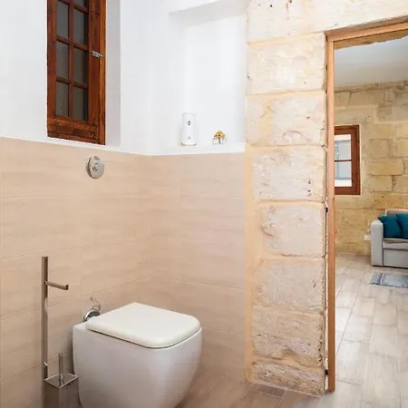 Апартаменты Lapsi - Traditional Maltese Style Near The Promenade Сент Джулианс