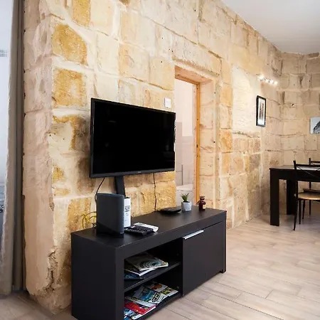 Апартаменты Lapsi - Traditional Maltese Style Near The Promenade Сент Джулианс