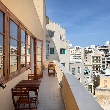 Lapsi - Traditional Maltese Style Near The Promenade Сент Джулианс