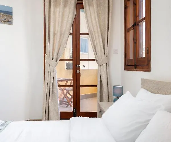 Lapsi - Traditional Maltese Style Near The Promenade San Ġiljan