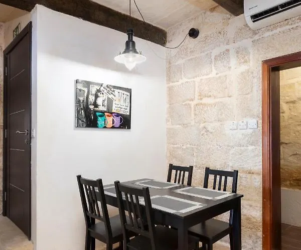 Apartment Lapsi - Traditional Maltese Style Near The Promenade