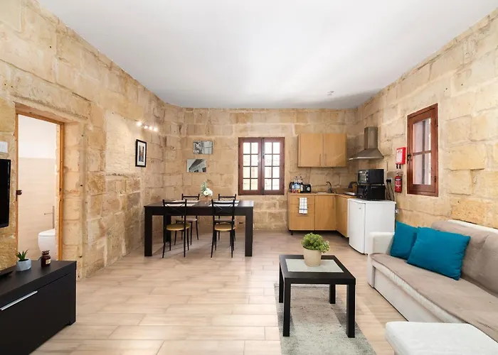 Lapsi - Traditional Maltese Style Near The Promenade Apartment San Ġiljan