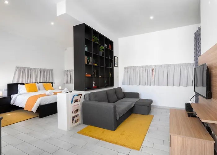 Lapsi - Traditional Maltese Style Near The Promenade Apartment San Ġiljan