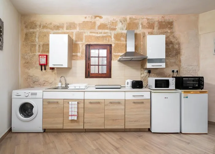 Lapsi - Traditional Maltese Style Near The Promenade Apartment San Ġiljan