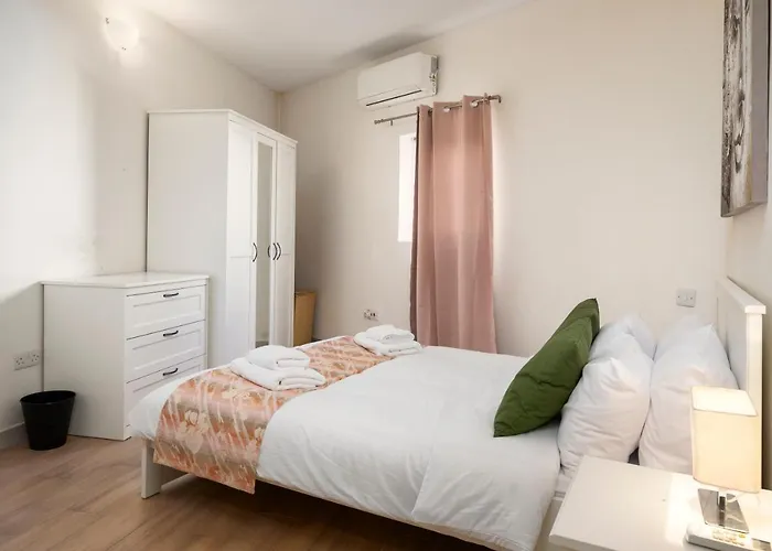 Apartment Lapsi - Traditional Maltese Style Near The Promenade