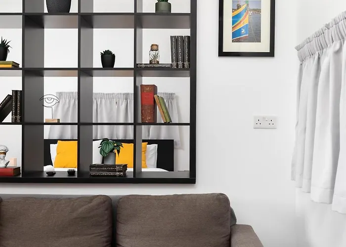 Lapsi - Traditional Maltese Style Near The Promenade San Ġiljan