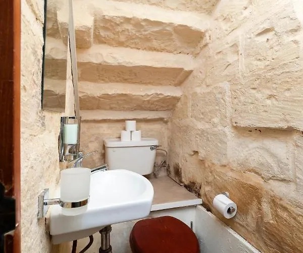 Lapsi - Traditional Maltese Style Near The Promenade Saint Julian's